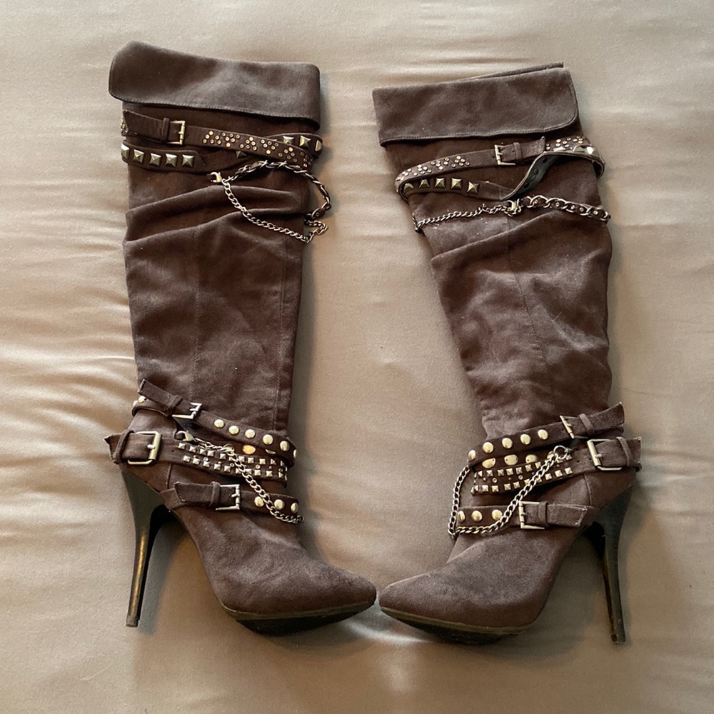 Bakers Rikki microsuede over the knee boot size 7.5 with side zipper.
